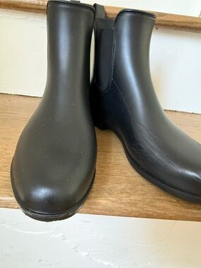 Chelsea Waterproof Rain Boots Size 7